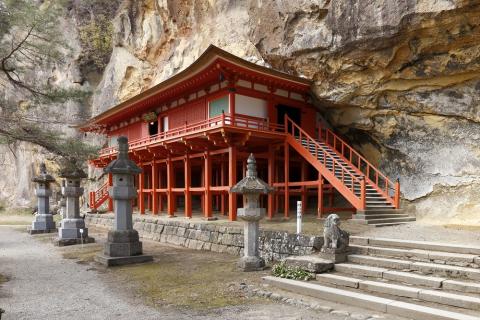 達谷窟毘沙門堂