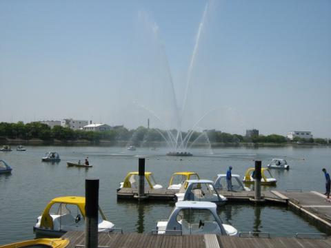 久喜菖蒲公園　ボート乗り場と噴水