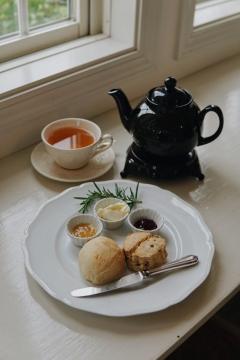 ＧＡＬＥＲＩＥ　ＶＩＶＩＥＮＮＥ　紅茶とスコーン