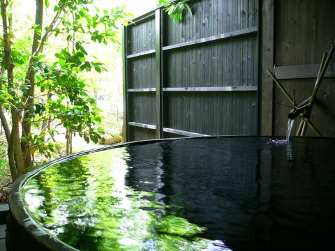 「ぬる湯」と呼ばれる良質の温泉です。