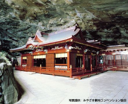 岩屋の中の神殿