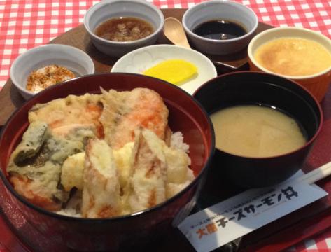サンジュリアン　チーズサーモン丼
